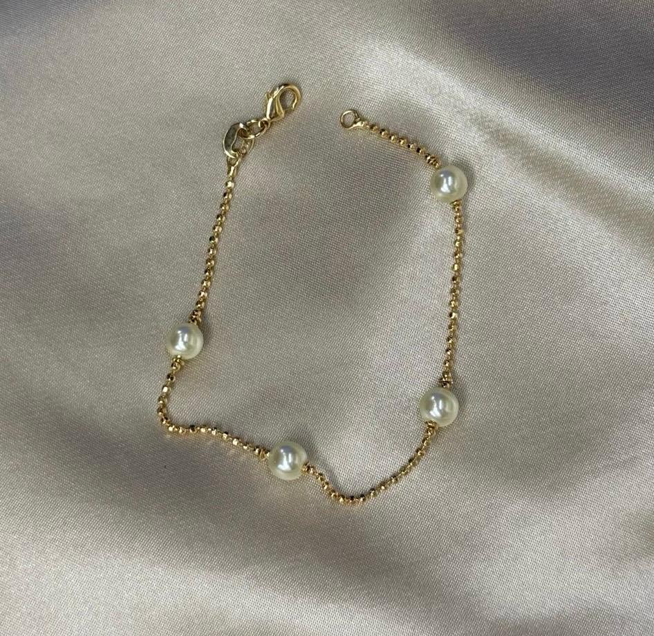 Shimmering Pearl Bracelet
