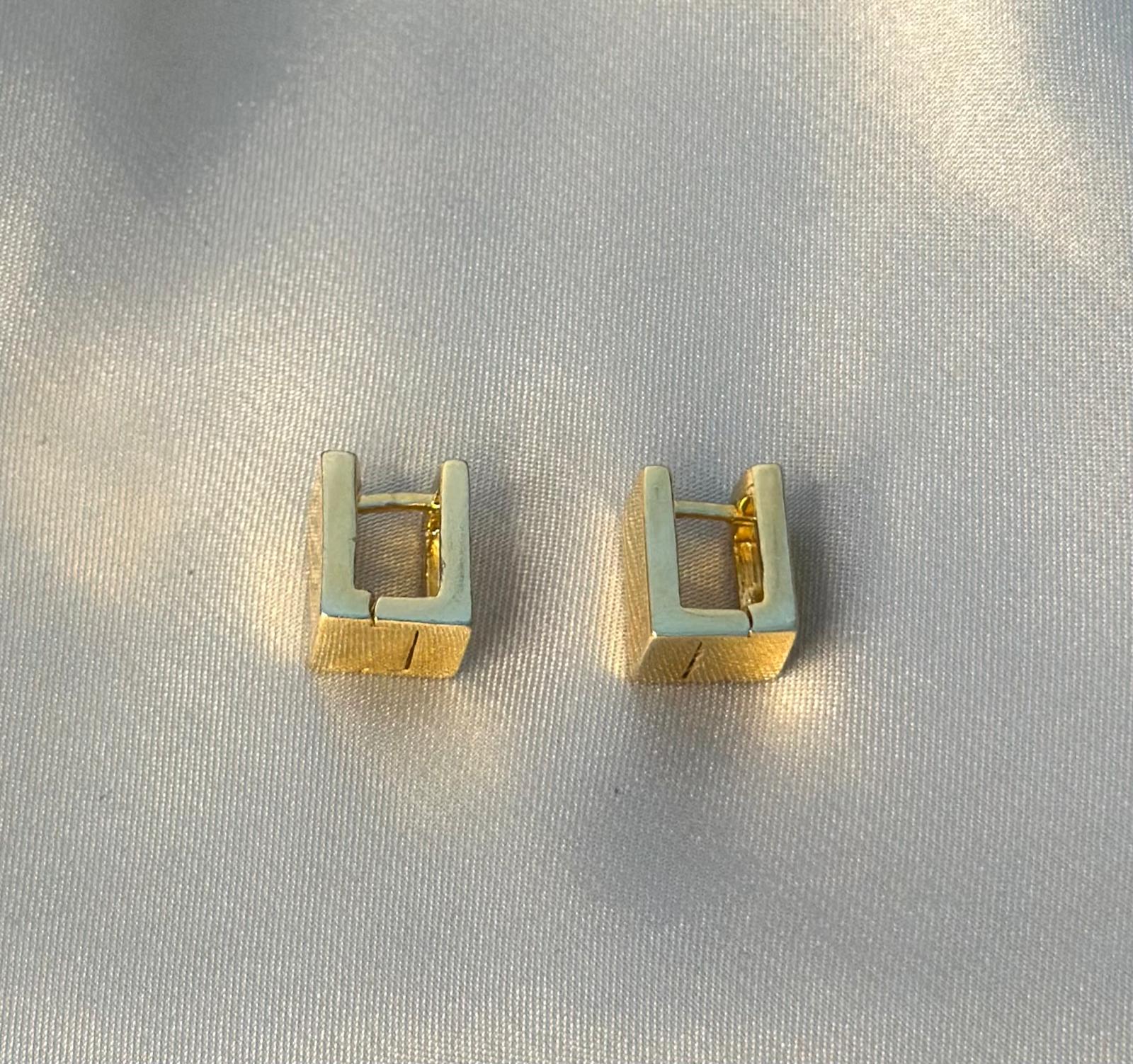 Squared Virginia Huggies