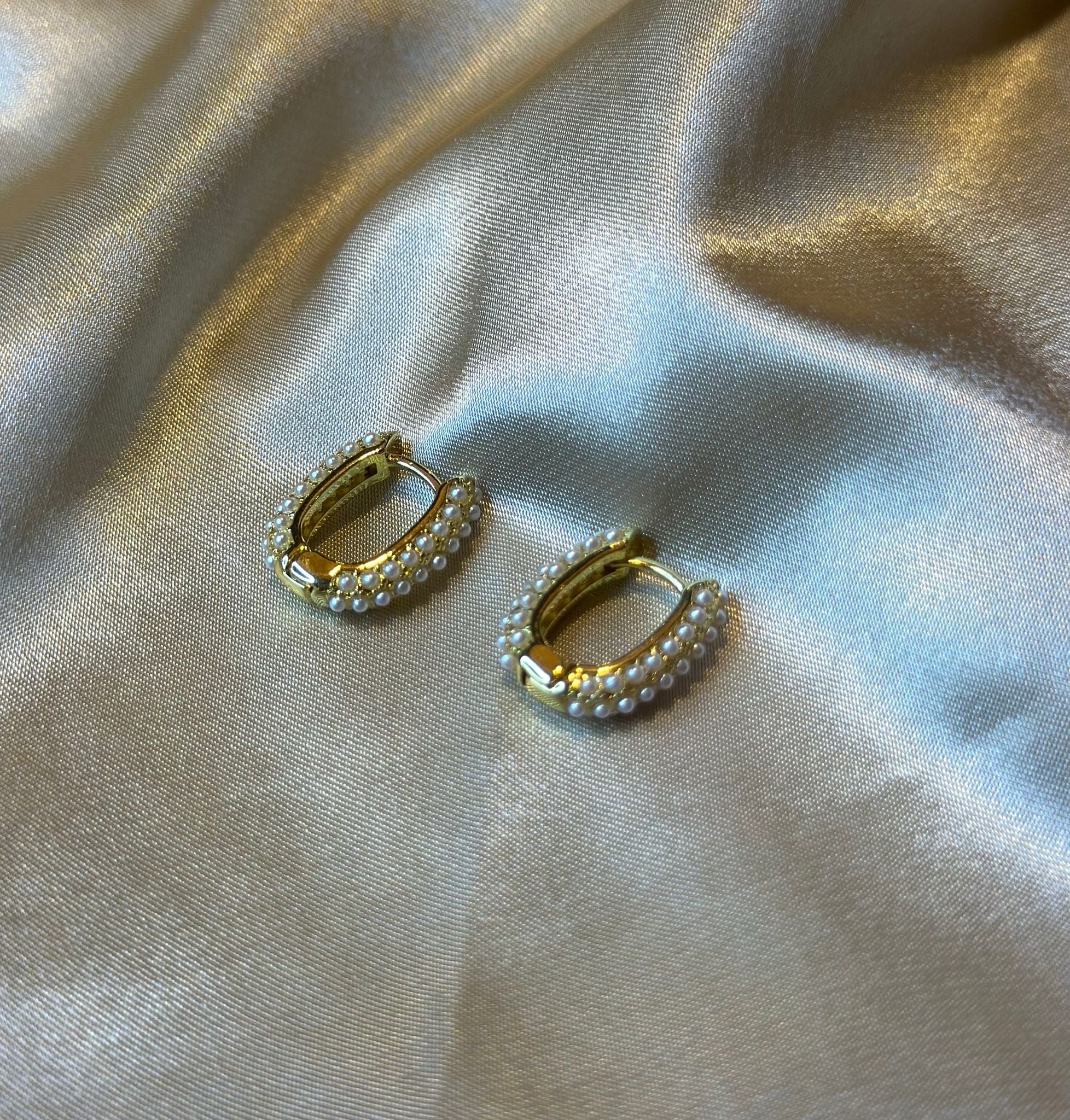 Clustered Pearl Huggie Earrings