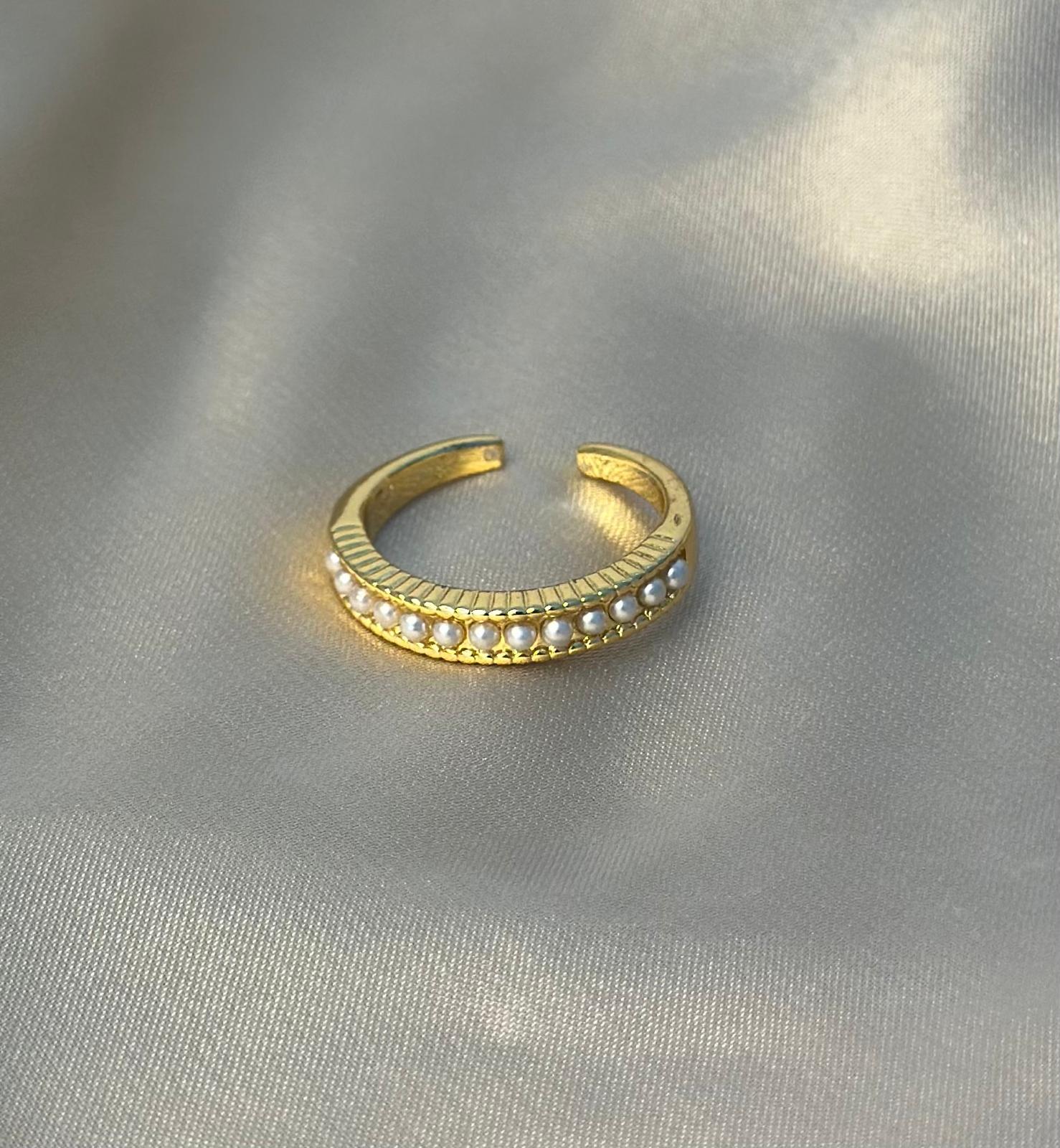 Luna Band Ring