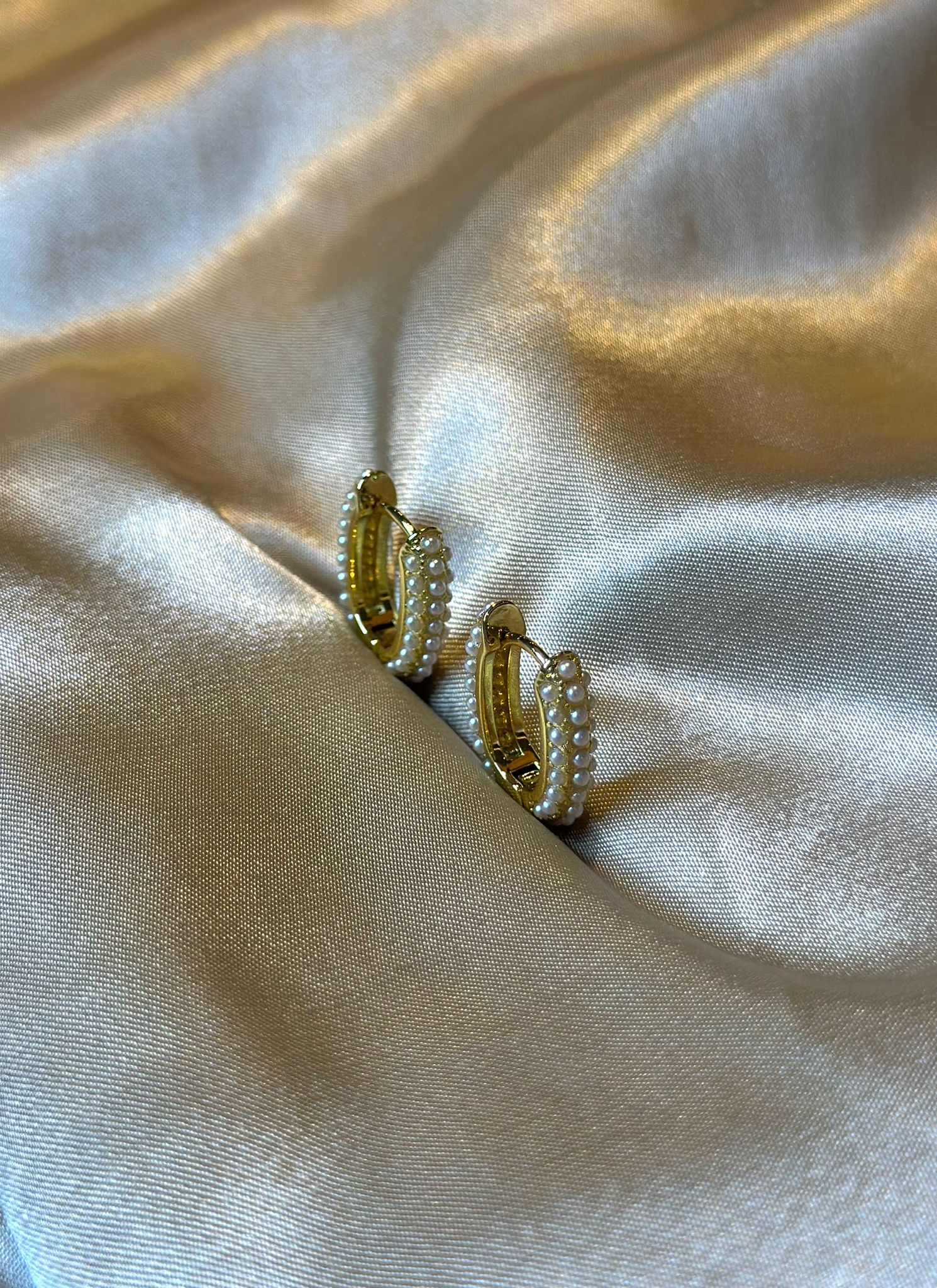 Clustered Pearl Huggie Earrings