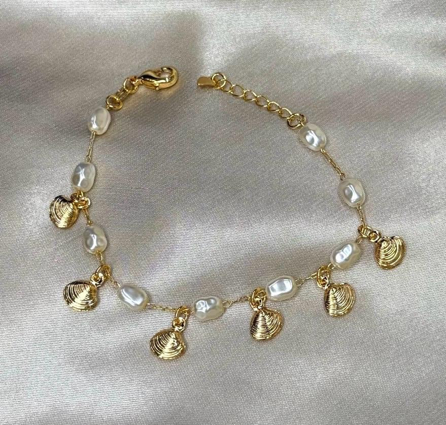 Sandy Pearl-Shell Bracelet