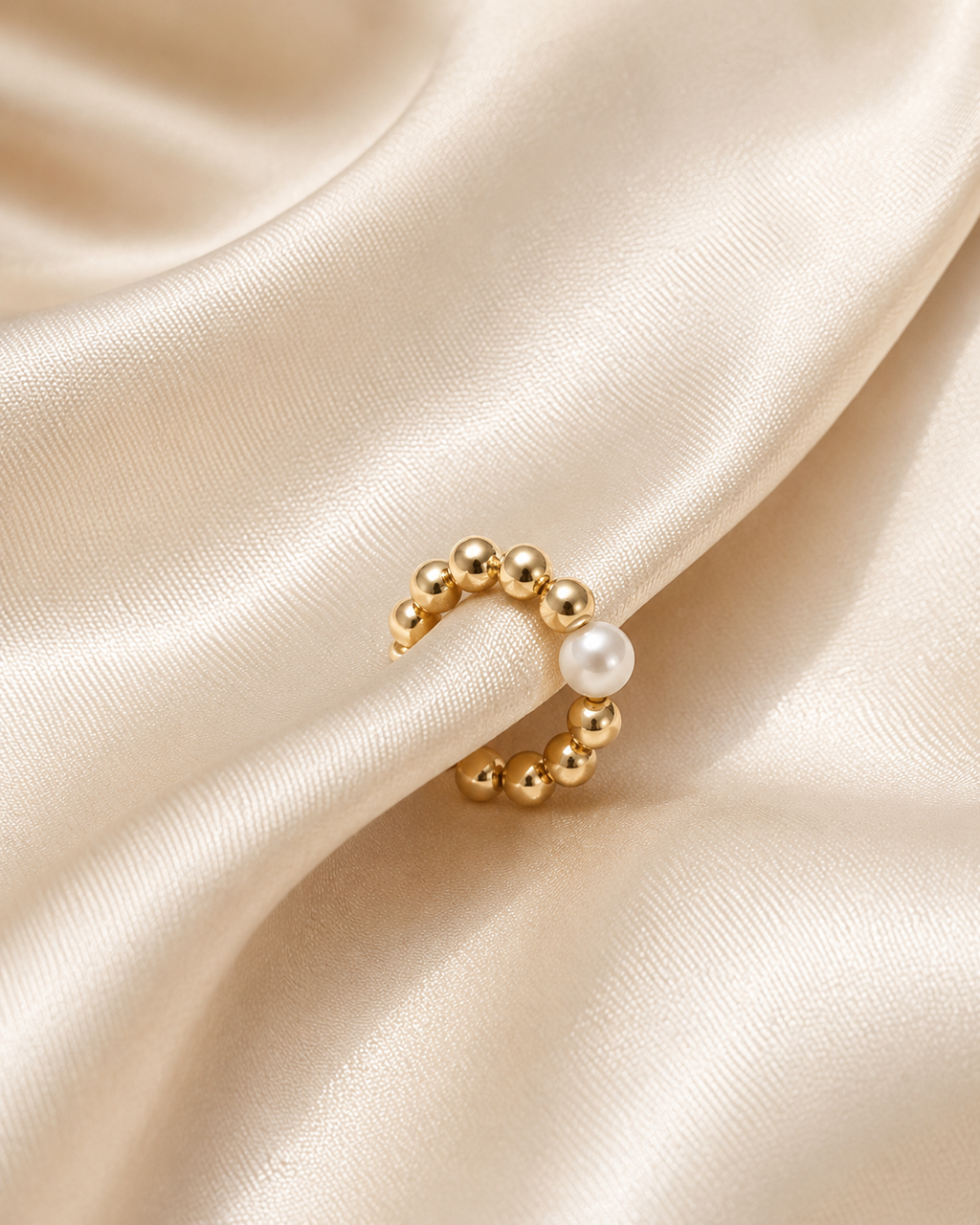 Gold Bead x Pearl Ear Cuff