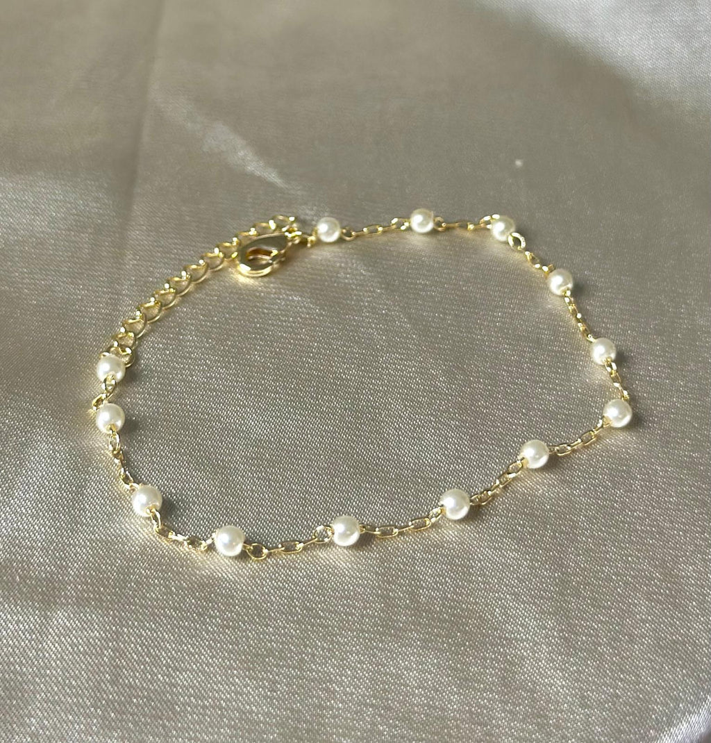 Dainty Pearl Bracelet