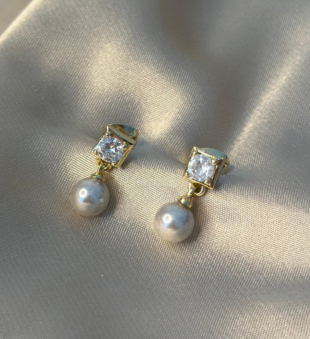 Velora Pearl Earrings