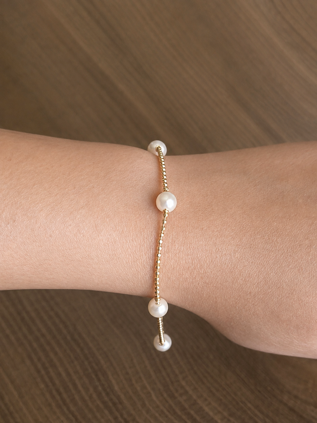 Shimmering Pearl Bracelet