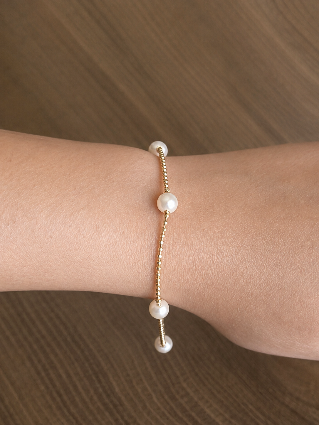 Shimmering Pearl Bracelet