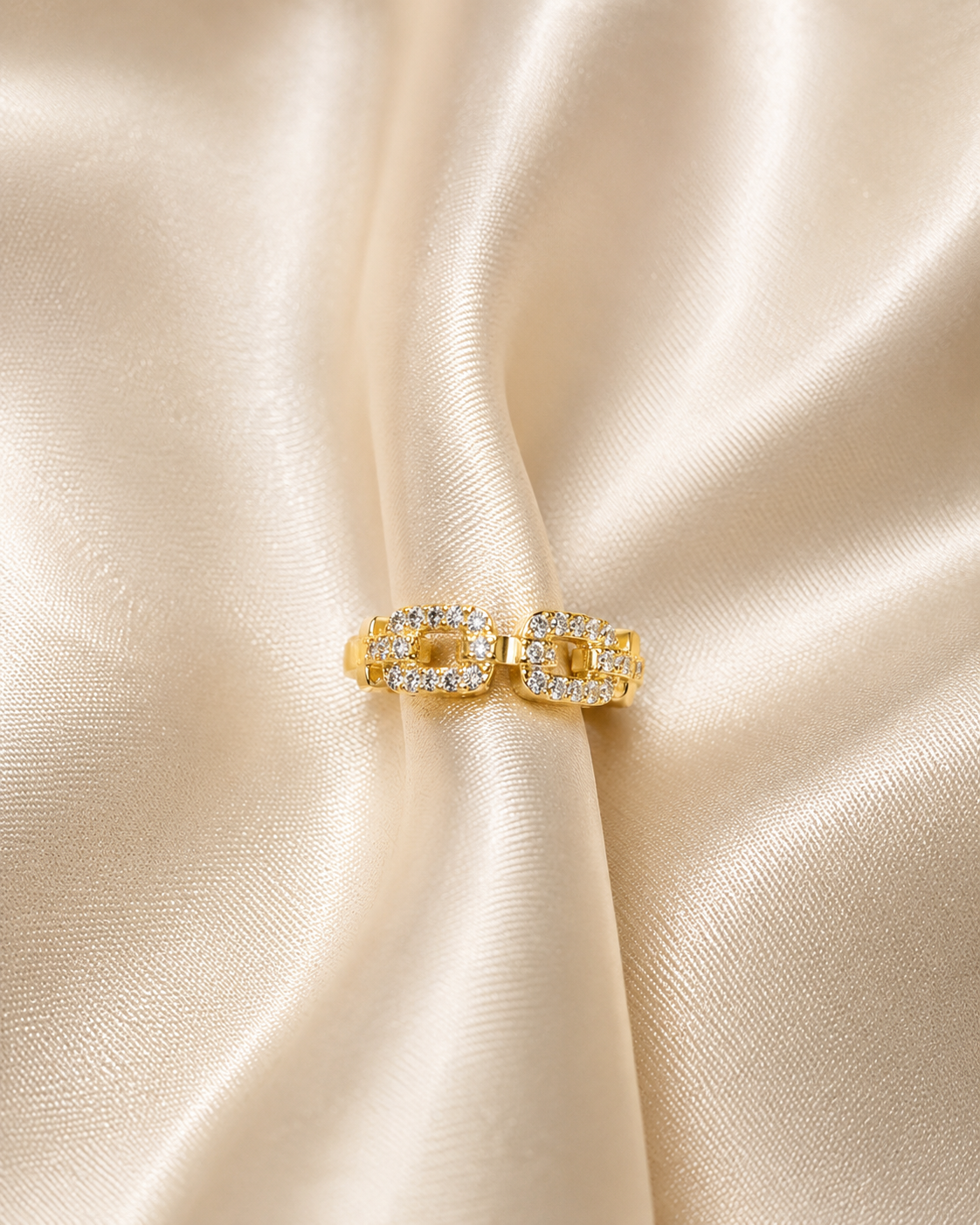Frosted Cuban Link Ear Cuff