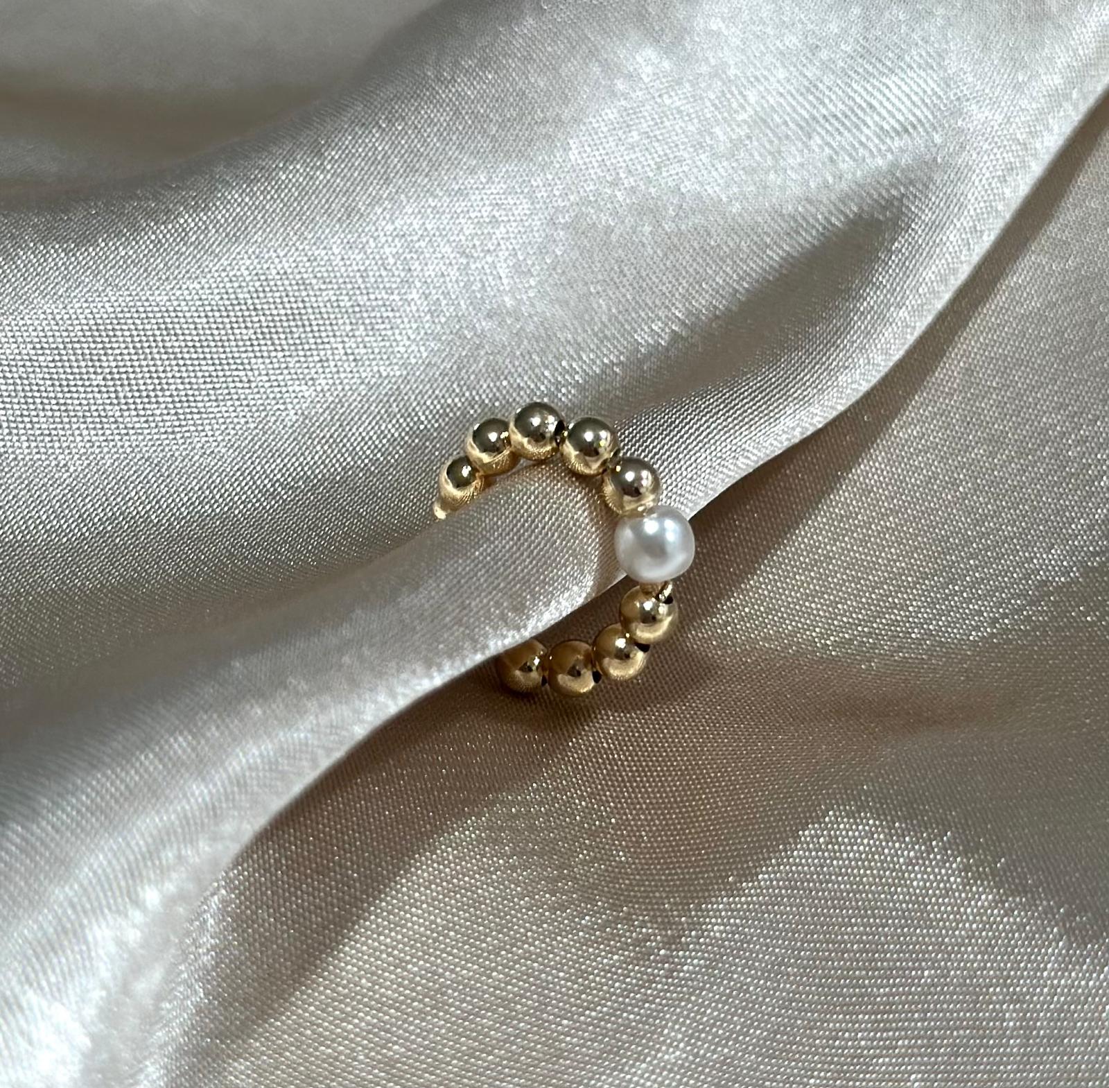 Gold Bead x Pearl Ear Cuff