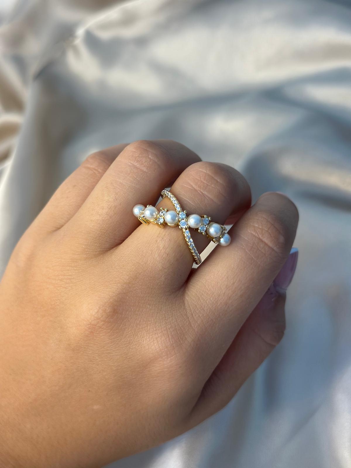 Criss Cross Pearl Ring