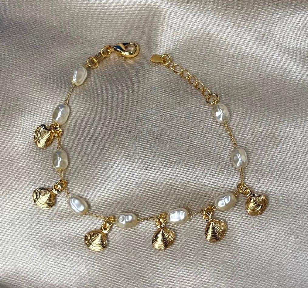 Sandy Pearl-Shell Bracelet