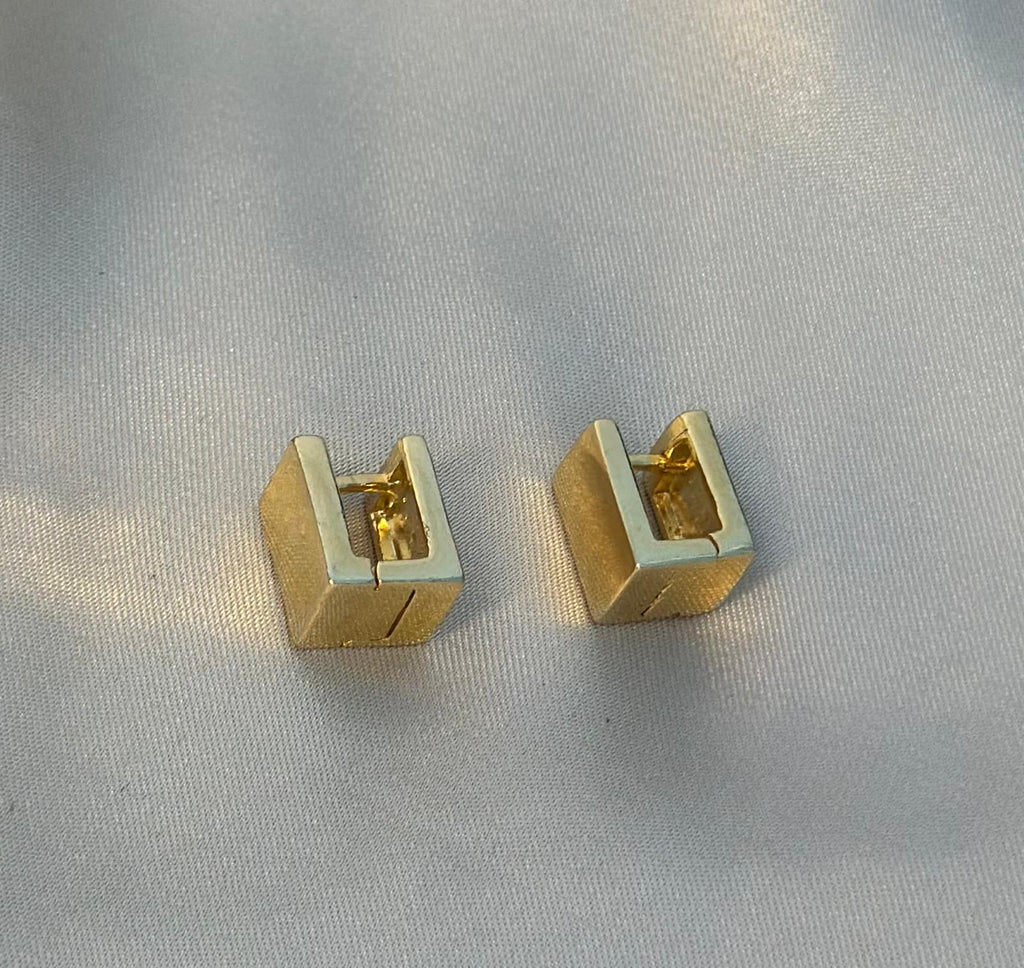 Squared Virginia Huggies