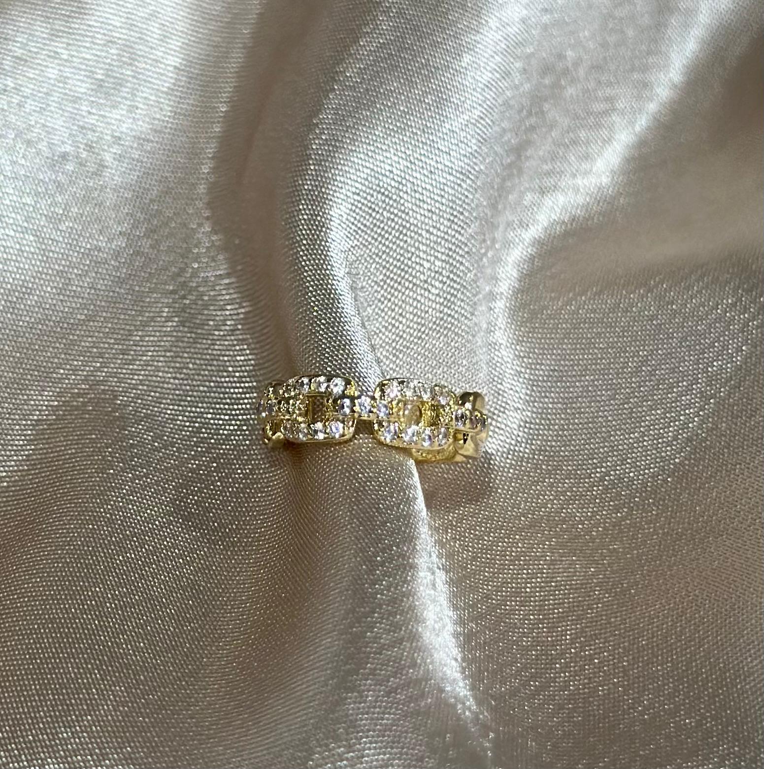 Frosted Cuban Link Ear Cuff